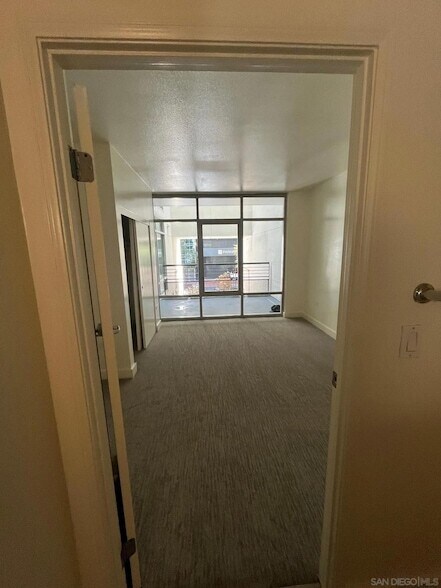 Building Photo - 425 W Beech St