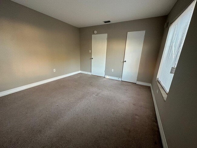 Building Photo - Green Tee - # 206