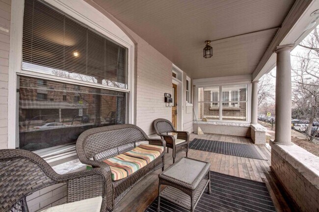 Building Photo - Beautiful two story unit with Victorian charm