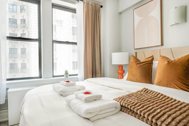 Building Photo - 240 W 73rd St