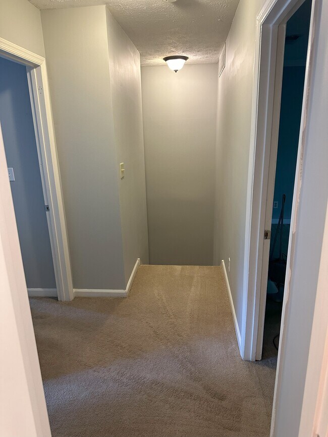 Building Photo - 3200 Seven Pines Ct
