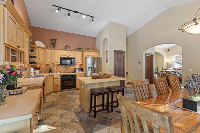 Building Photo - "Luxurious 3-Bed Sanctuary in Breckenridge – 4.5 Baths & Expansive 2979 sq. ft. of Comfort!"