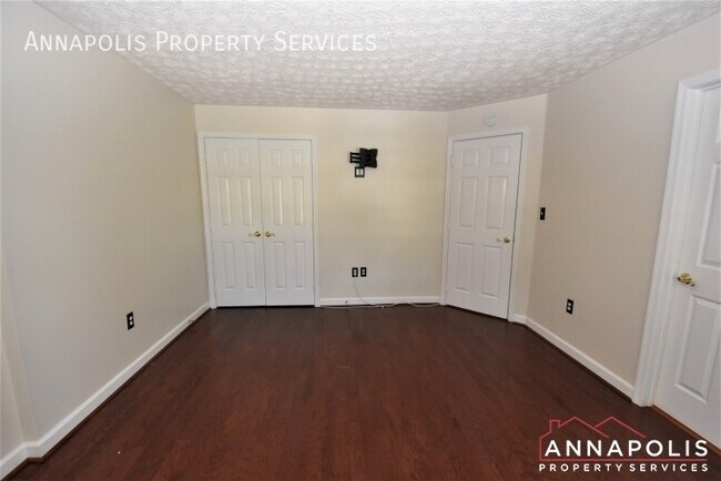 Building Photo - 621 Admiral Dr