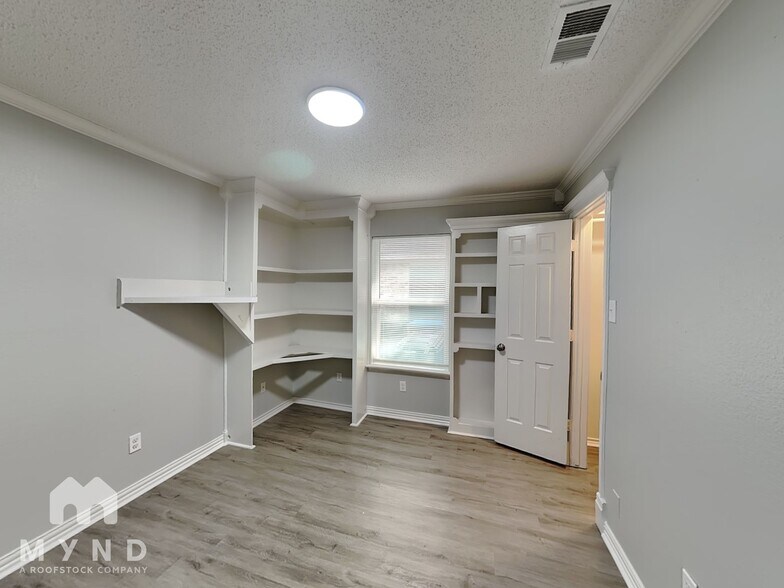 Building Photo - 6518 Oak Forest Ct