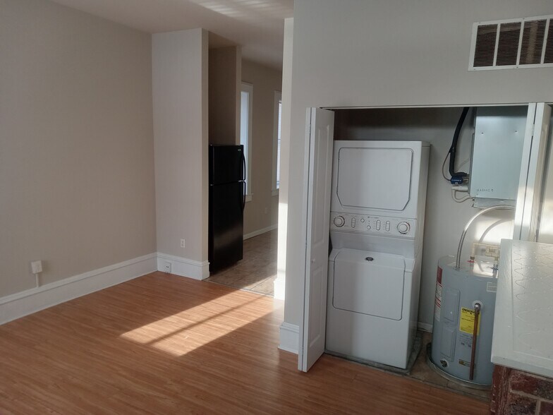 Building Photo - 229 W Steins St