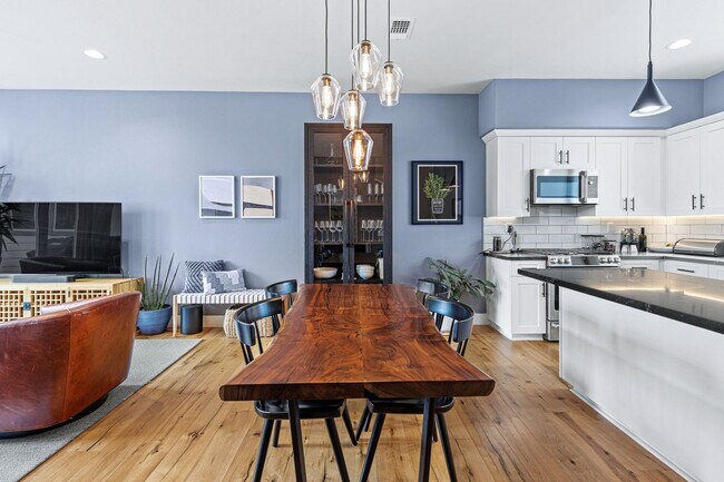 Building Photo - Modern Furnished Townhome in Downtown Napa