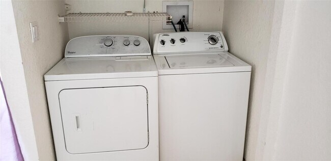 Building Photo - 413 SW 16th St