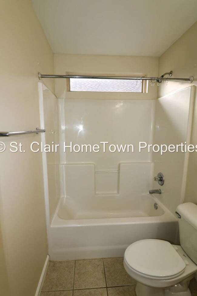 Building Photo - Family Home in Fox Hollow