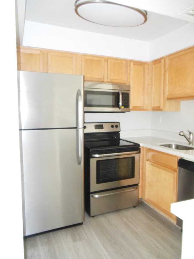 Building Photo - TWO BEDROOM TWO BATHROOM! WATERFRONT COMMUNITY