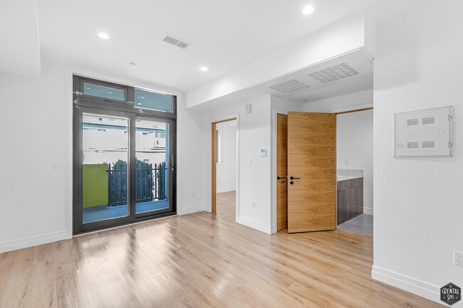Building Photo - Citrine Hollywood