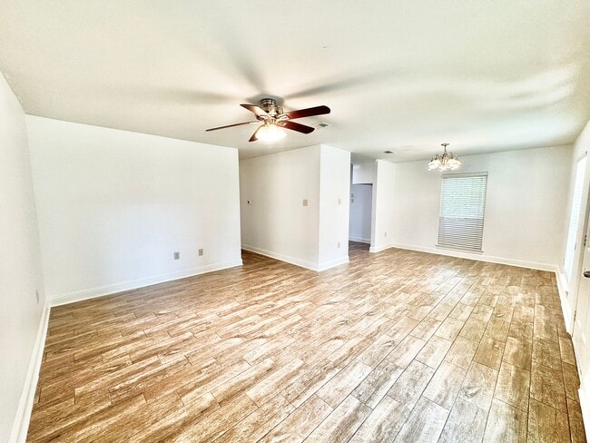 Building Photo - Updated 3 Bedroom Home in Denham Springs