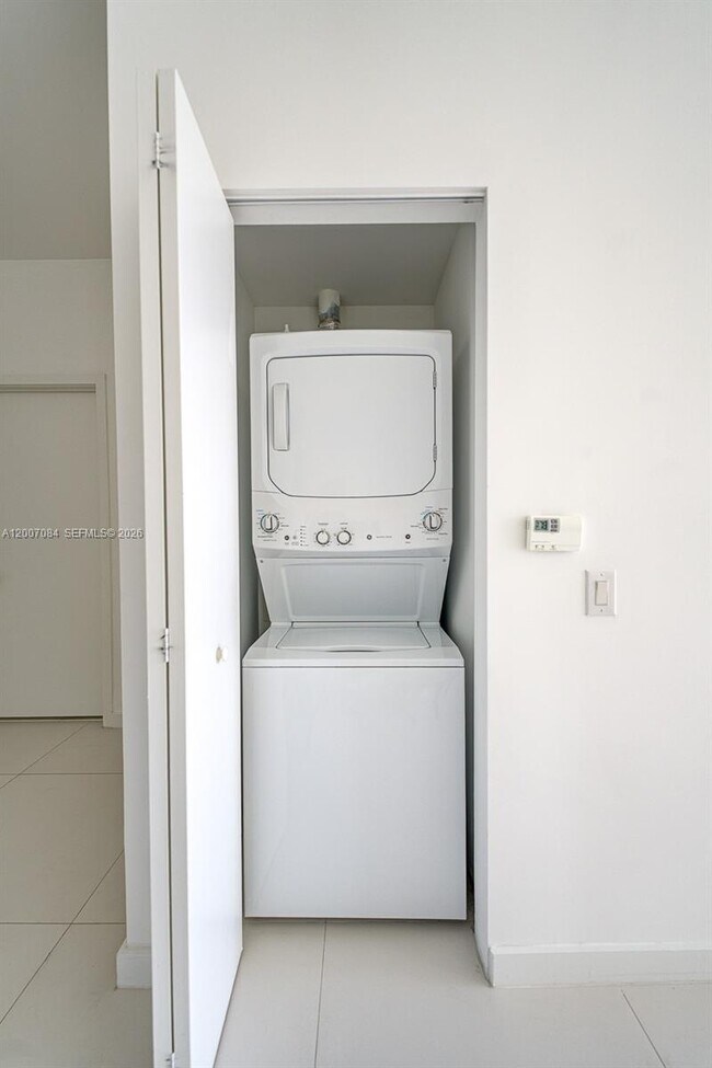 Building Photo - 501 NE 31st St