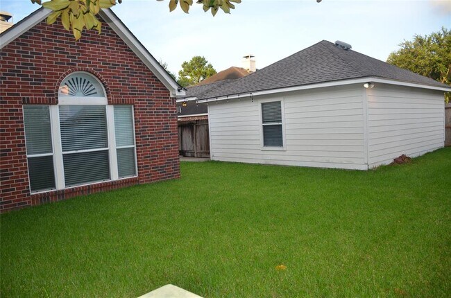 Building Photo - 4810 Claridge Park Ln