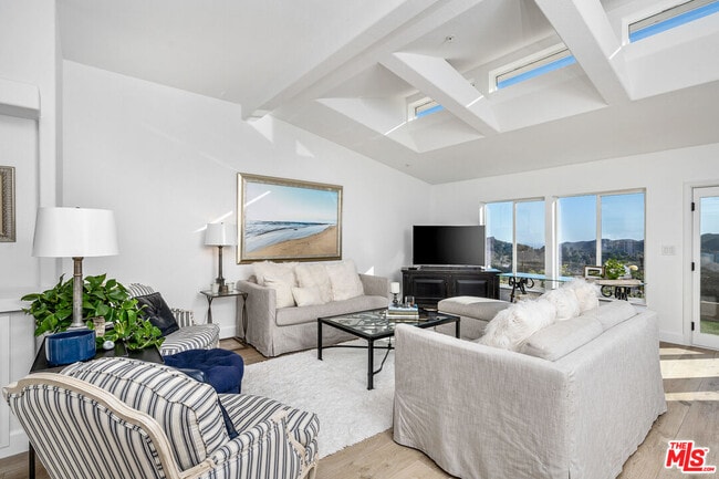 Building Photo - 33310 Hassted Dr