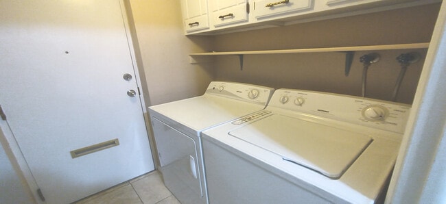 Building Photo - 4150 Monroe Dr