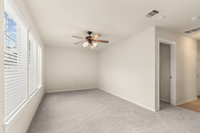 Building Photo - 3334 Clearview Villa Way