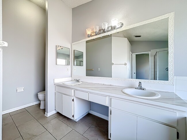 Building Photo - Spacious 4-Bedroom Retreat with 2 Baths in Brandon - 2103 Sq. Ft. of Comfort Awaits!