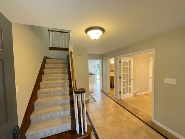 Building Photo - 4 Bedroom Home Available Near S Academy Bl...