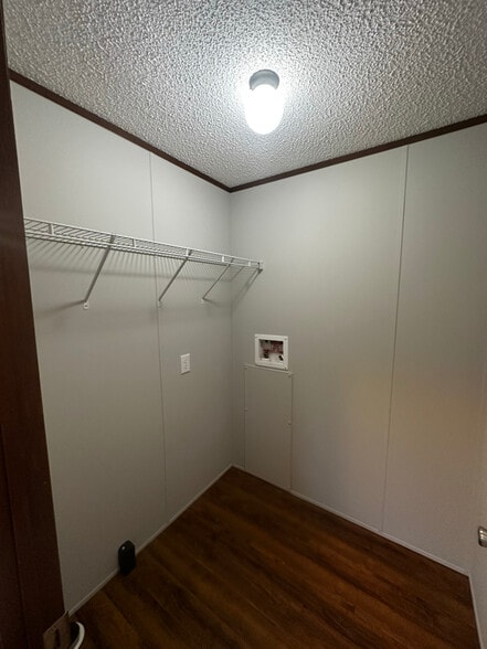 Building Photo - 9477 Lansdowne Rd