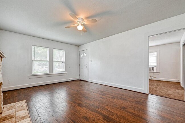 Building Photo - 7119 Farnsworth St