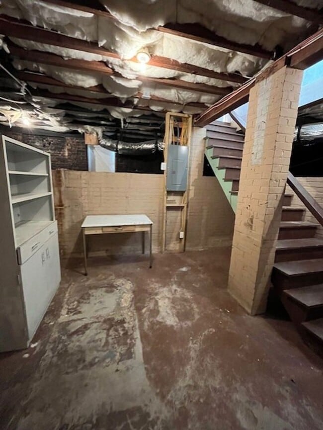 Building Photo - Beautifully Updated House in Forest Hills!