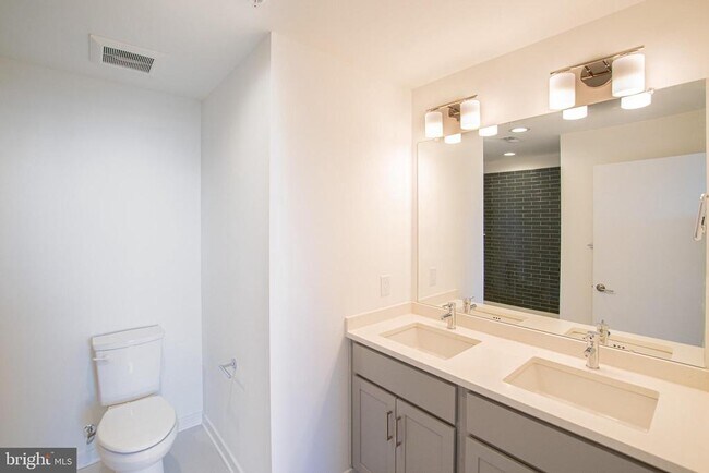 Building Photo - 3013 Evergreen Walk