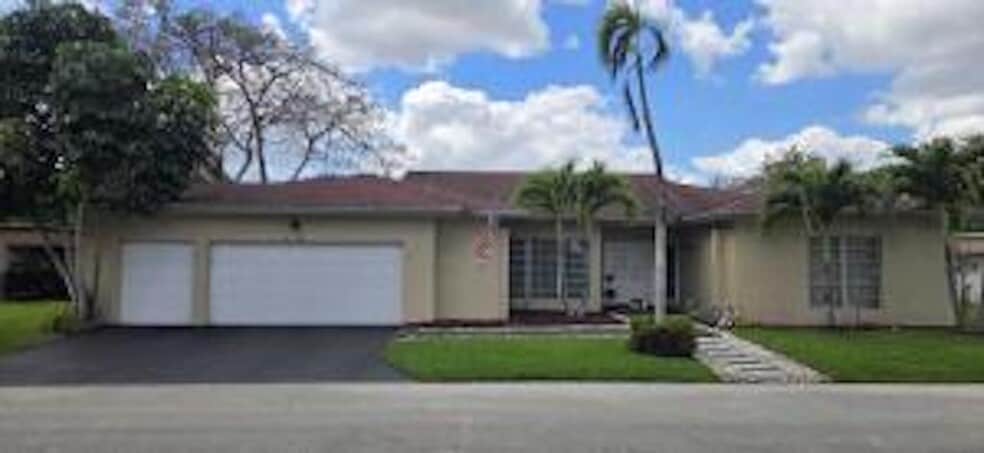 Building Photo - 4705 Holly Dr