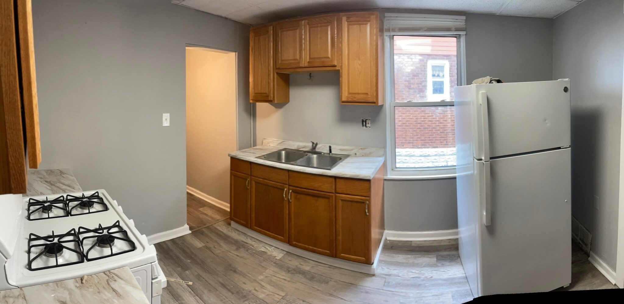 Building Photo - 2022 Plainview Ave