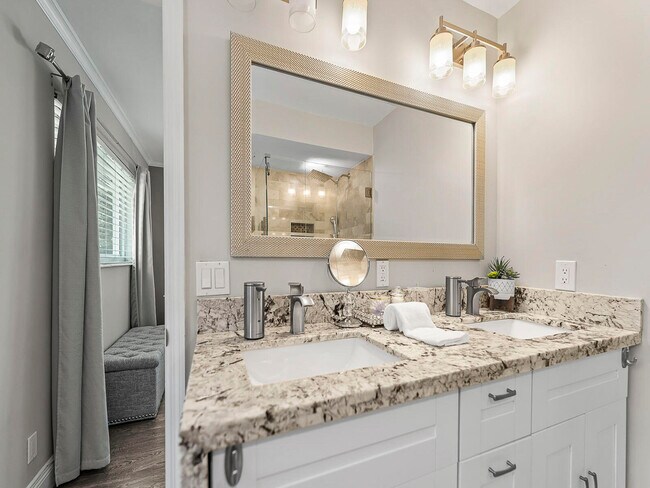 Building Photo - 801 SE 14th St