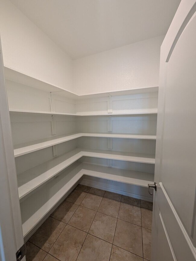 Building Photo - 4/2.5/2 with Large Game Room / Near Gruene...