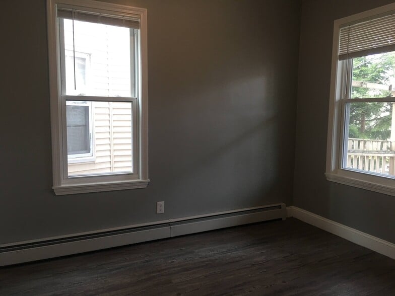 Building Photo - 424 Bowdoin St