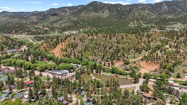 Building Photo - Cozy Green Mountain Falls Cottage