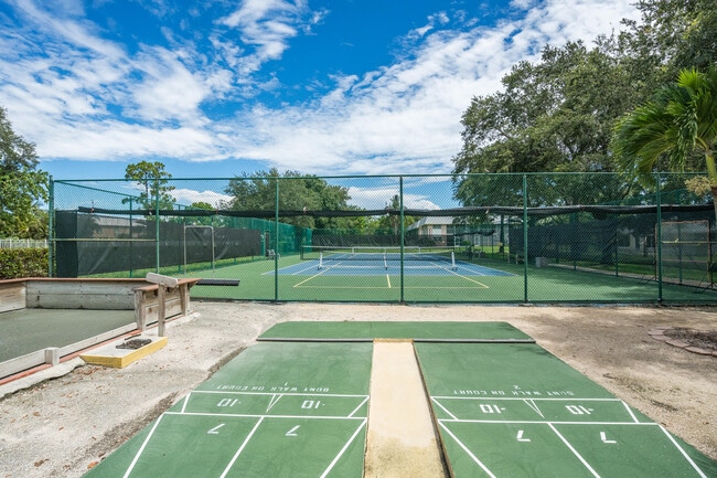 Building Photo - 18081 SE Country Club Dr