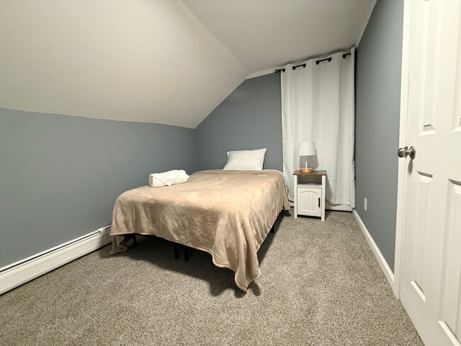 Building Photo - 32 Christine St