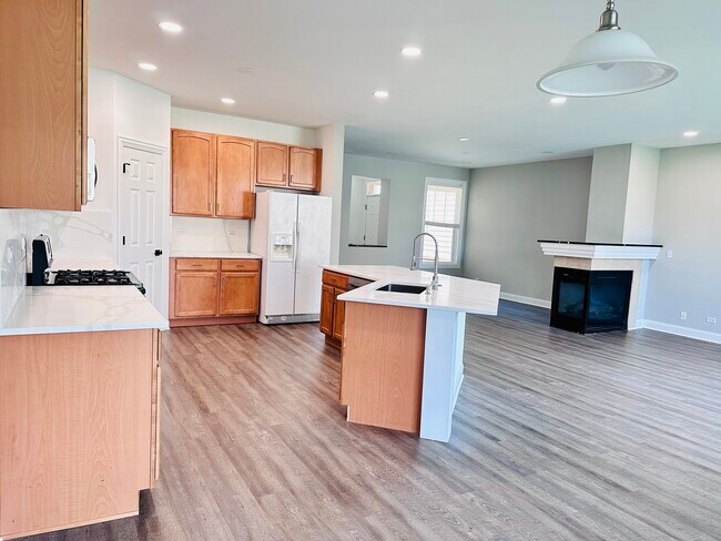 Building Photo - 1875 Crenshaw Cir