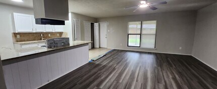 Building Photo - 5324 Young Dr