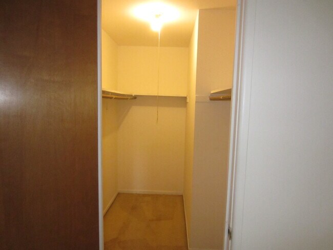 Building Photo - 1301 S Finley Rd