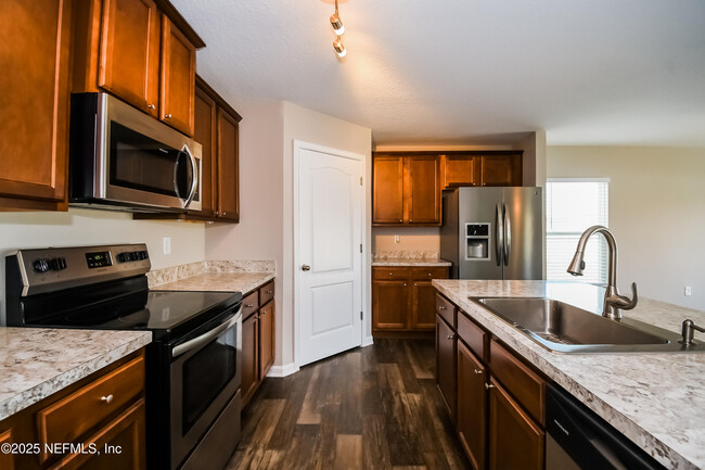 Building Photo - 3340 Canyon Falls Dr