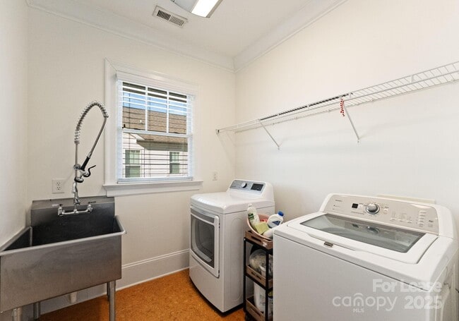 Building Photo - 3125 Pinehurst Pl