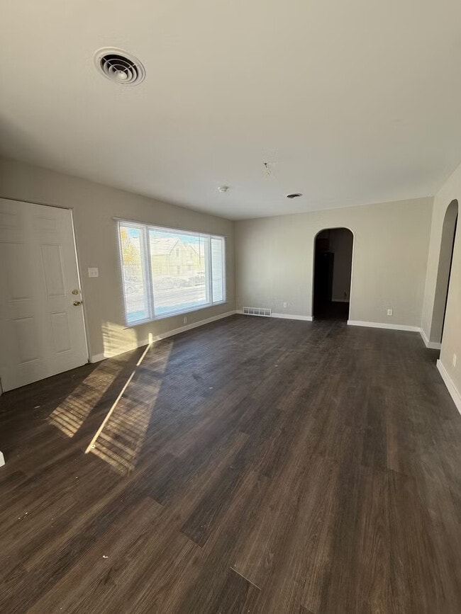 Building Photo - 336 Smith St