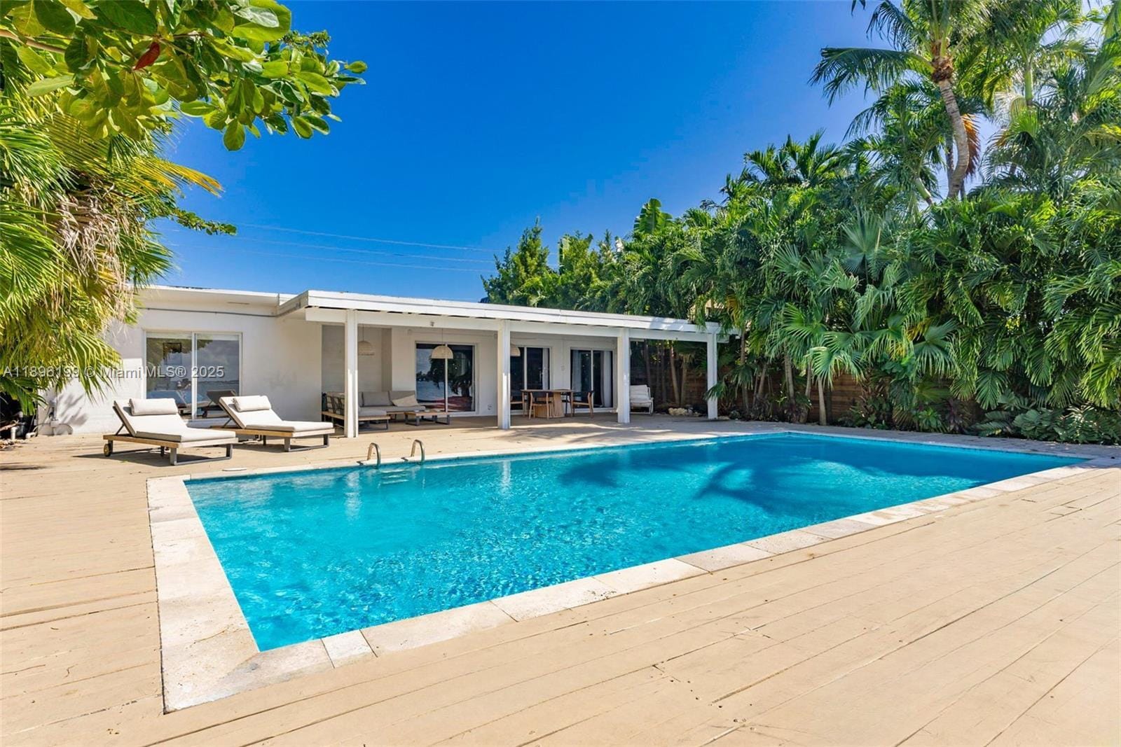 Building Photo - 8220 Hawthorne Ave