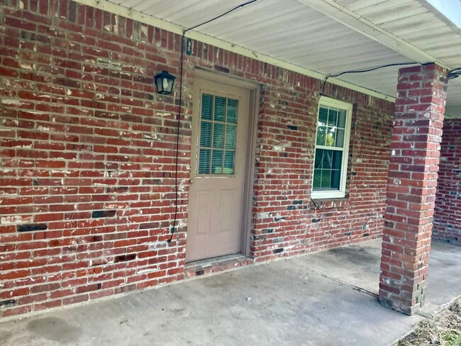 Building Photo - 2 Bed / 1 Bath Apartment In Truman Availab...