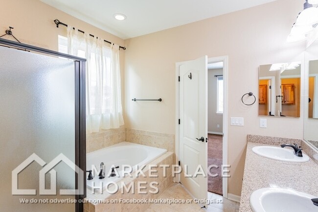 Building Photo - 6293 N Ensenada Ct