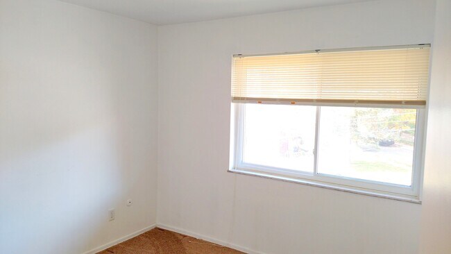 Building Photo - 129 Baywood Ave