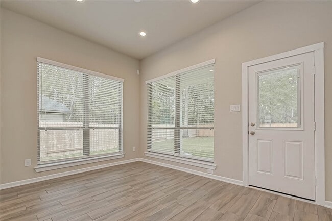 Building Photo - 348 Rise Ln