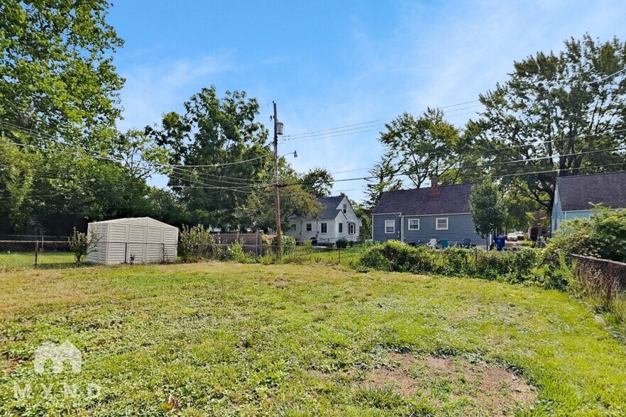 Building Photo - 3420 Medina Ave