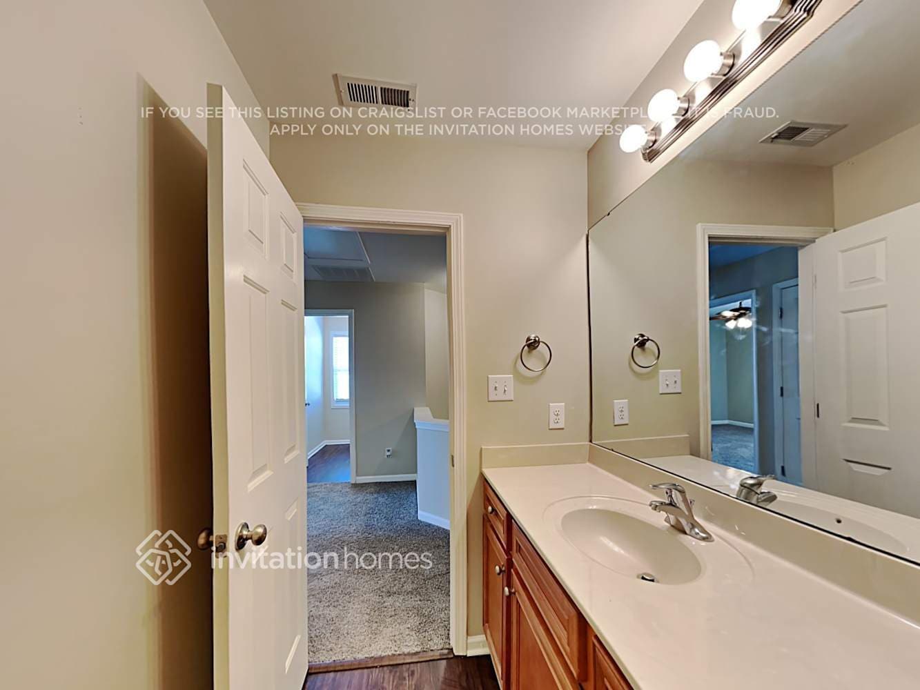 Building Photo - 711 Alberta Ct