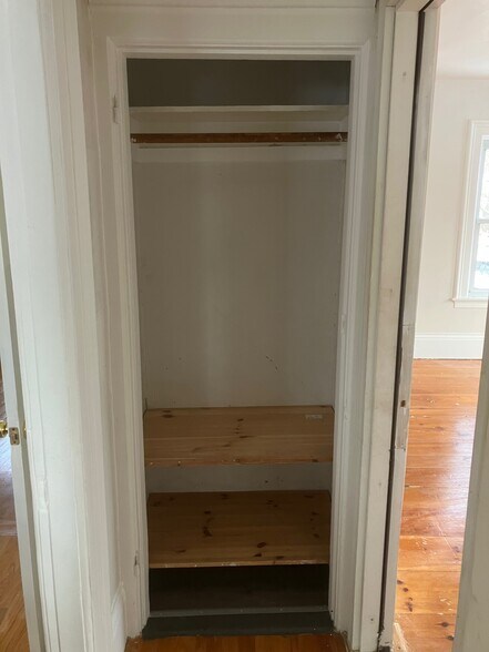 Building Photo - 186 Roxbury St