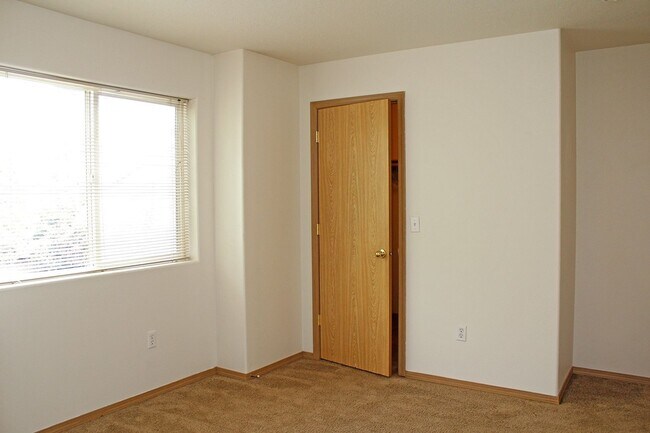 Building Photo - 1971 SE 122nd Ave