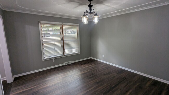 Building Photo - 2025 Longfellow St NE